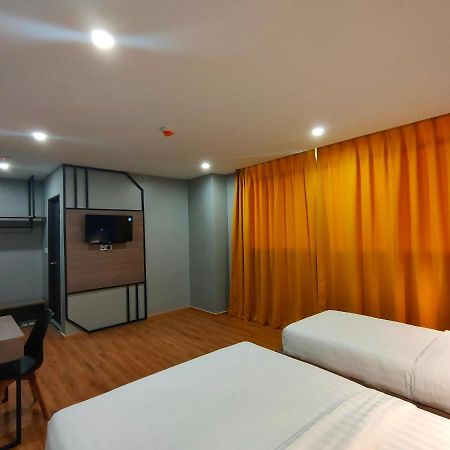 Uptown Hotel Semporna Bagian luar foto