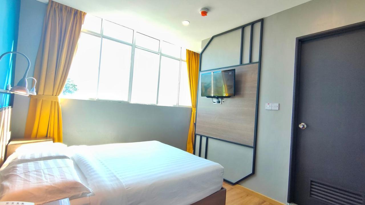 Uptown Hotel Semporna Bagian luar foto