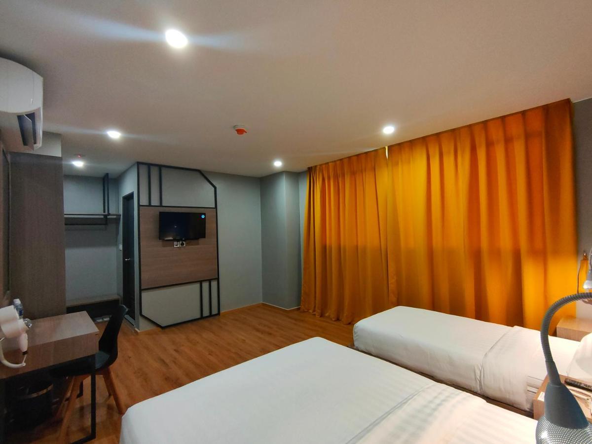 Uptown Hotel Semporna Bagian luar foto