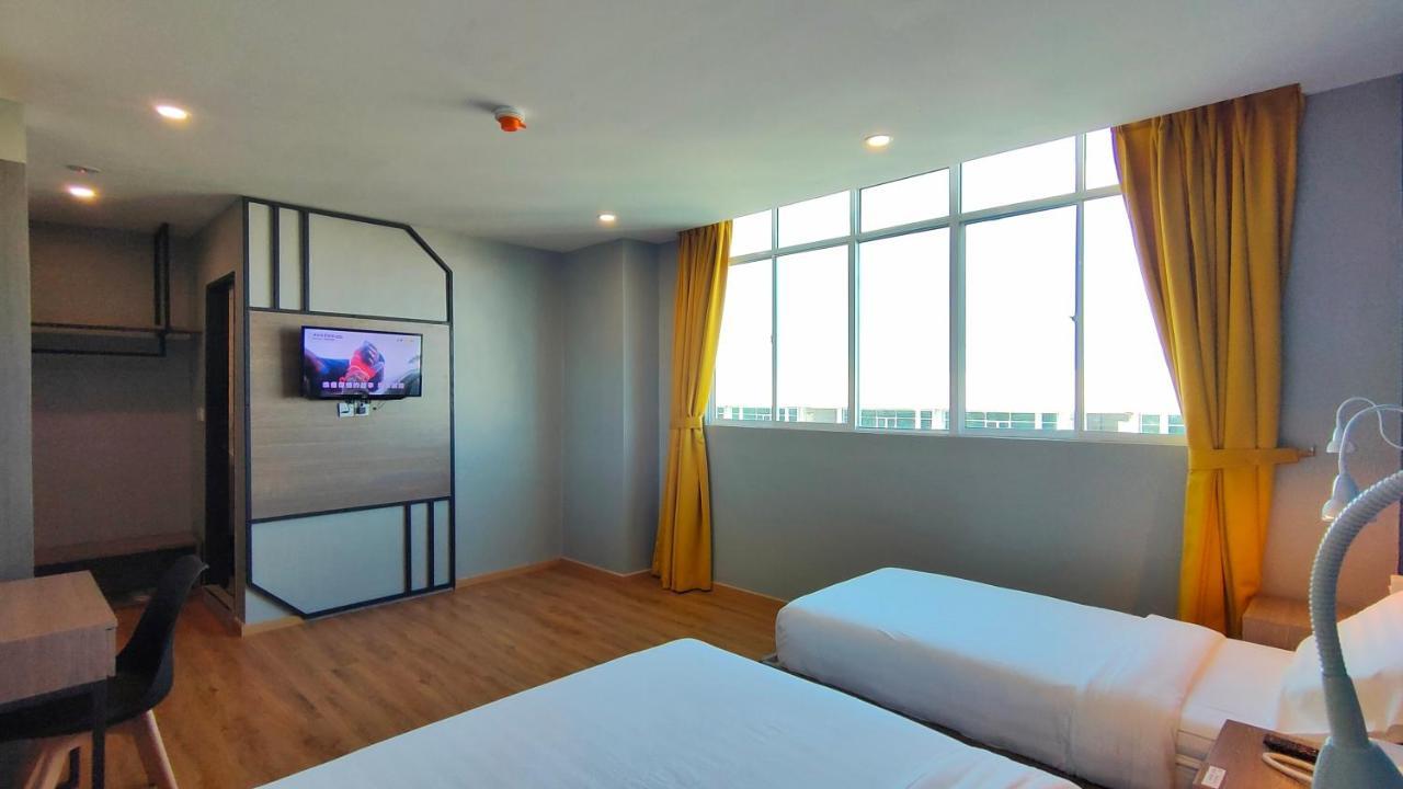 Uptown Hotel Semporna Bagian luar foto
