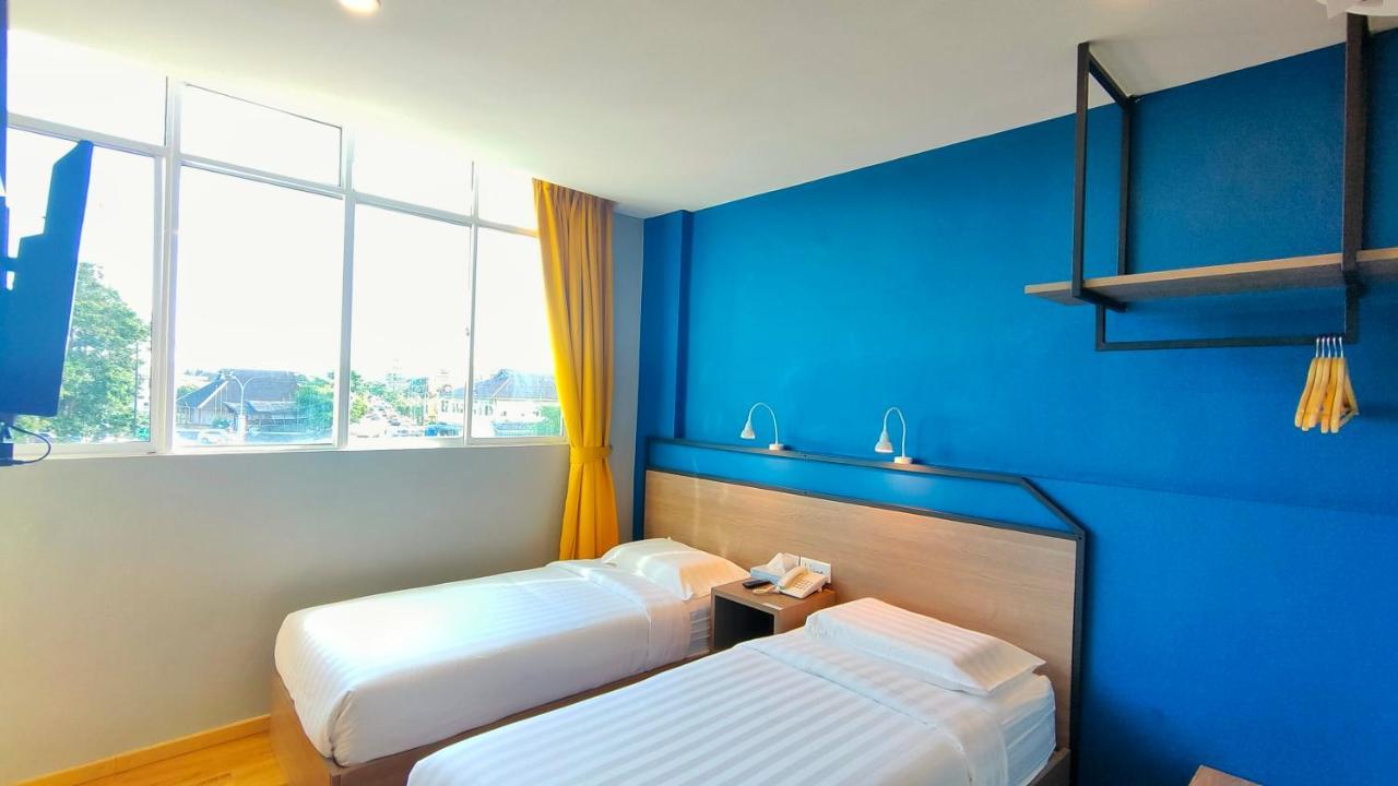 Uptown Hotel Semporna Bagian luar foto