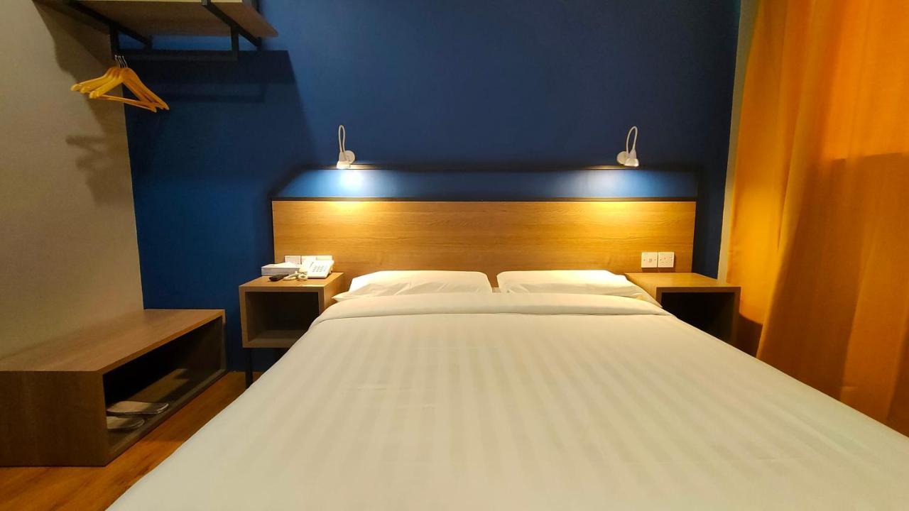 Uptown Hotel Semporna Bagian luar foto