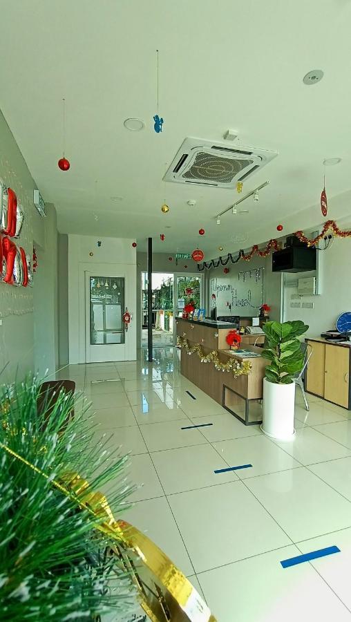 Uptown Hotel Semporna Bagian luar foto